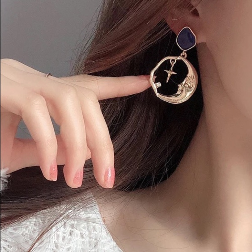 I’m Over The Moon For You Earrings - Picture 3 of 3